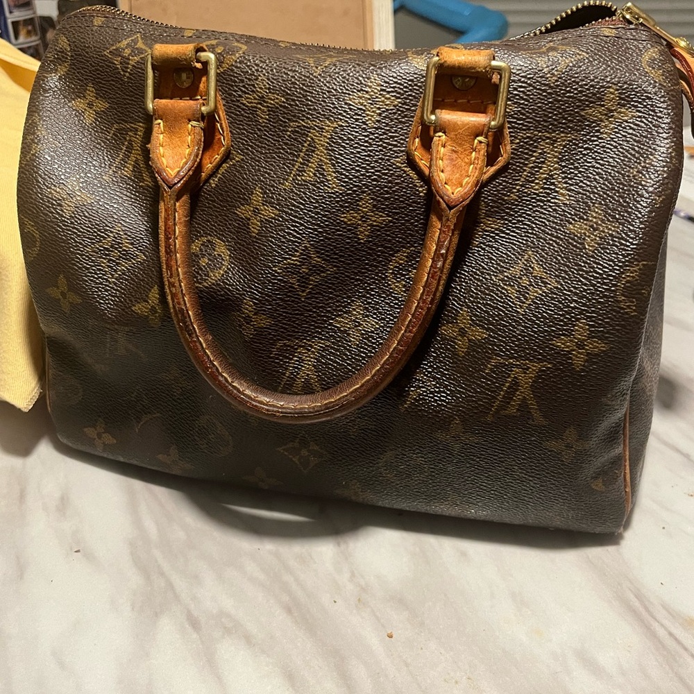 Authentic Louis Vuitton Speedy 25 Bag - Picture 4 of 8